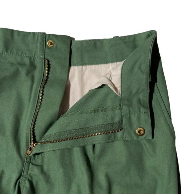 UNITED ARROWS green label relaxing(ユナイテッドアローズグリーンレーベルリラクシング)の美品グリーンレーベルリラクシング タックパンツ センタープレス 緑 40 L 綿 レディースのパンツ(カジュアルパンツ)の商品写真