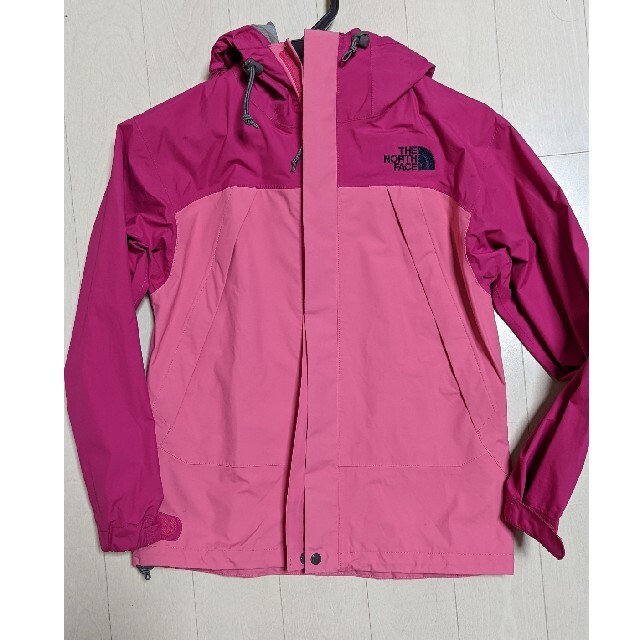 THE NORTH FACE(ザノースフェイス)のTHE NORTH FACE ウィンドブレーカー サイズ140 キッズ/ベビー/マタニティのキッズ服女の子用(90cm~)(ジャケット/上着)の商品写真