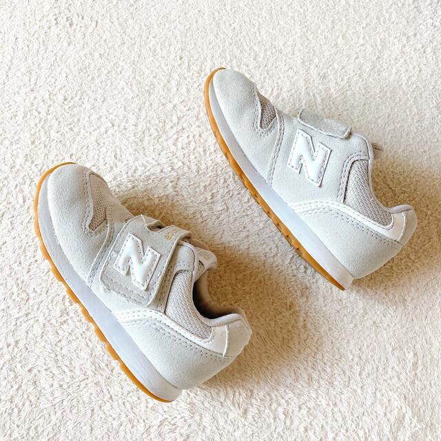 New Balance(ニューバランス)のnew balance ライトグレー スニーカー キッズ/ベビー/マタニティのベビー靴/シューズ(~14cm)(スニーカー)の商品写真