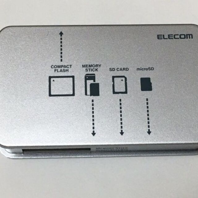 ELECOM(エレコム)のUSB カードリーダライタ SD MS CF 対応 USBケーブル付 シルバー スマホ/家電/カメラのPC/タブレット(PC周辺機器)の商品写真