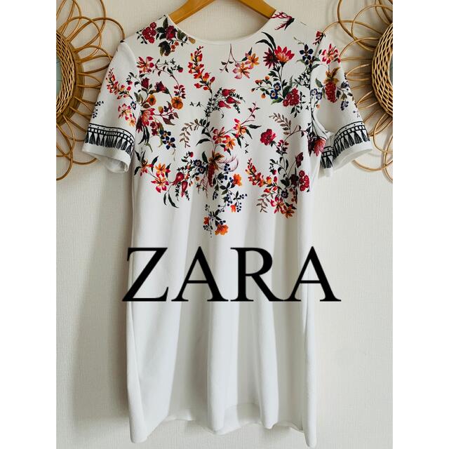 ZARA(ザラ)の美品　ZARA ザラ　花柄　ボタニカル　Tシャツ　トップス　人気　完売 レディースのトップス(Tシャツ(半袖/袖なし))の商品写真