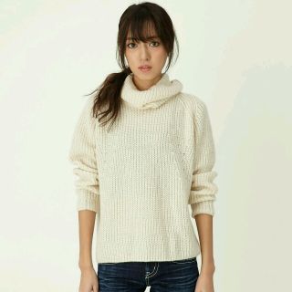 マウジー(moussy)の【moussy】白 タートルネック(ニット/セーター)