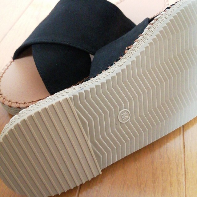 GU(ジーユー)のGU フラットサンダル ブラック 黒 M レディースの靴/シューズ(サンダル)の商品写真