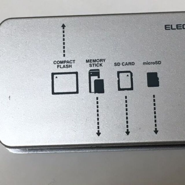 ELECOM(エレコム)のUSB カードリーダライタ SD MS CF 対応 USBケーブル付 シルバー2 スマホ/家電/カメラのPC/タブレット(PC周辺機器)の商品写真