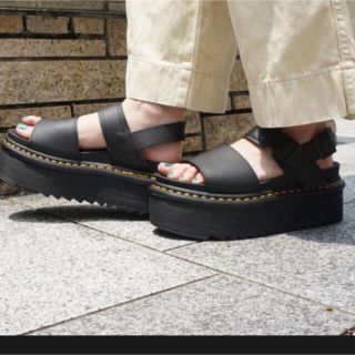 サンダル Dr.Martens  BL Dr.マーチン　疲れないサンダル今季流行