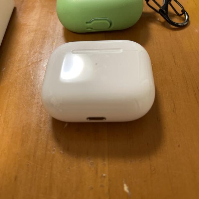 Apple(アップル)のapple airpods 第3世代 スマホ/家電/カメラのオーディオ機器(ヘッドフォン/イヤフォン)の商品写真