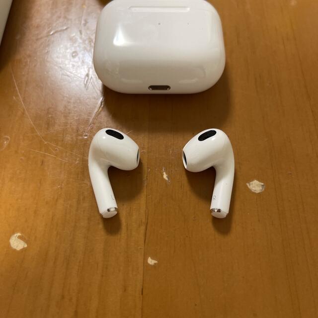 Apple(アップル)のapple airpods 第3世代 スマホ/家電/カメラのオーディオ機器(ヘッドフォン/イヤフォン)の商品写真