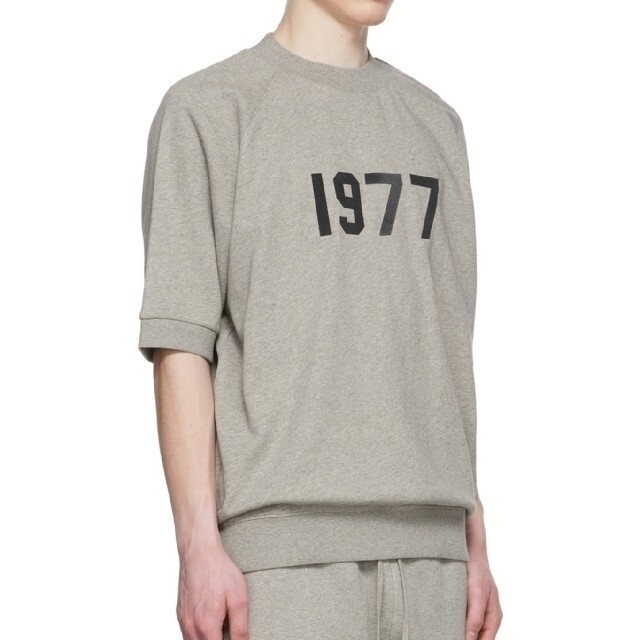 FEAR OF GOD(フィアオブゴッド)のESSENTIALS 1977 スウェットTシャツ メンズのトップス(Tシャツ/カットソー(半袖/袖なし))の商品写真