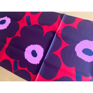 マリメッコ(marimekko)の新品★marimekko はぎれ　アクリルコーティング生地　ピエニウニッコ　赤(生地/糸)