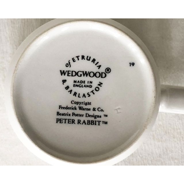 WEDGWOOD(ウェッジウッド)のウェッジウッド Wedgwood ピーターラビット 旧刻印 英国製 マグカップ② インテリア/住まい/日用品のキッチン/食器(食器)の商品写真