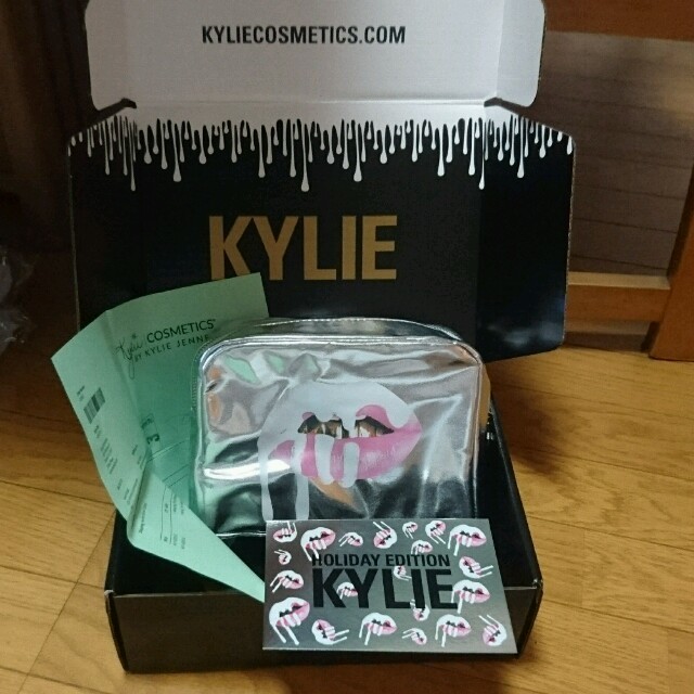 確実正規品 即発送 Kylie ホリデイコレクション 限定 ポーチ レディースのファッション小物(ポーチ)の商品写真