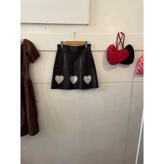 ミュウミュウ(miumiu)の最終価格♥️5/19🧇miumiu leather heart skirt.(ひざ丈スカート)