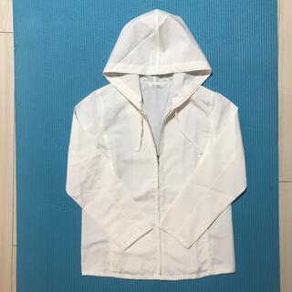 トゥモローランド(TOMORROWLAND)のパーカー型シャツ　ホワイト(シャツ/ブラウス(長袖/七分))