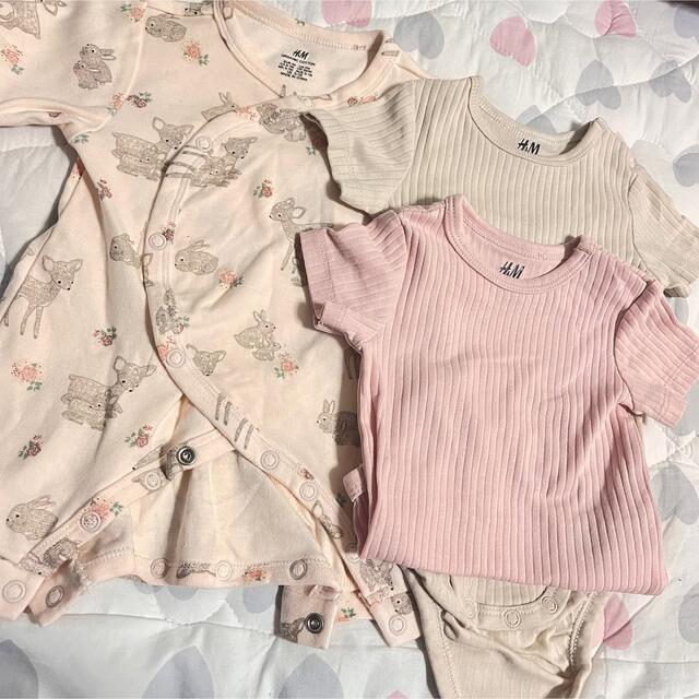 H&M(エイチアンドエム)のH&M👶新生児ロンパース3枚セット キッズ/ベビー/マタニティのベビー服(~85cm)(ロンパース)の商品写真