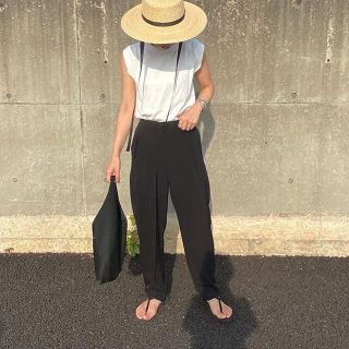 ユニクロ(UNIQLO)のUNIQLO ユニクロ ドレープリラックステーパードアンクルパンツ(カジュアルパンツ)