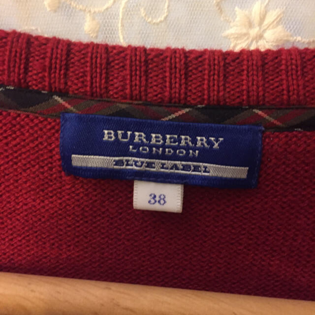 BURBERRY(バーバリー)のBURBERRYbluelabel レッドカーディガン レディースのトップス(カーディガン)の商品写真