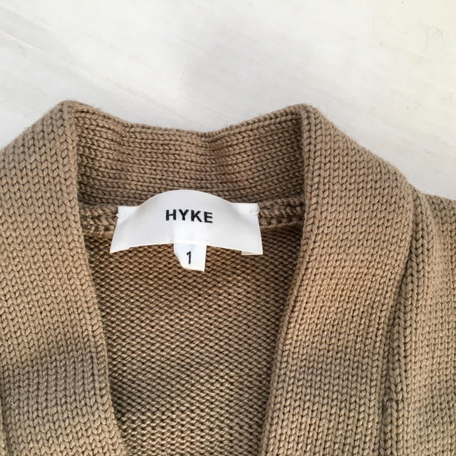 HYKE(ハイク)のHYKE ハイク ニット vネック ベージュ 送料無料 レディースのトップス(ニット/セーター)の商品写真