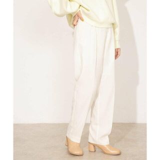 ケービーエフ(KBF)の【IVORY】illi ワンタックセンタープレスパンツ(その他)