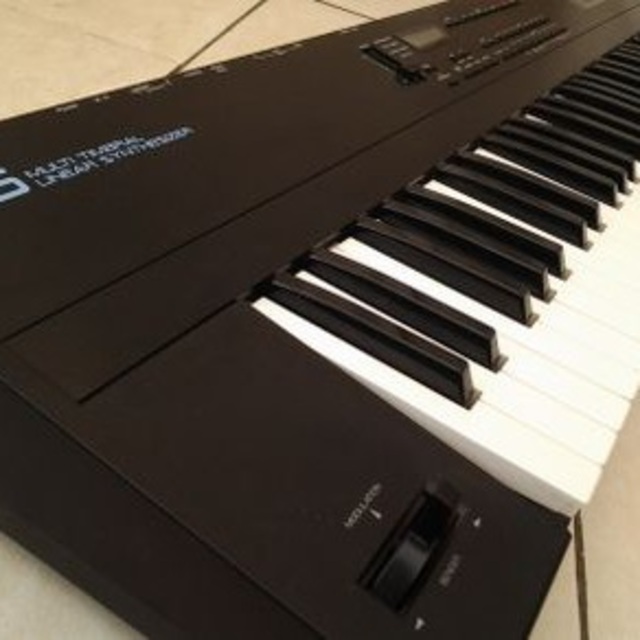 Roland ローランド D-5 シンセサイザー