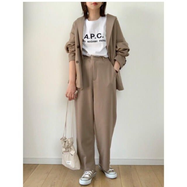 A.P.C(アーペーセー)のAPC アーペーセー ロゴ 刺繍Tシャツ レディースのトップス(Tシャツ(半袖/袖なし))の商品写真