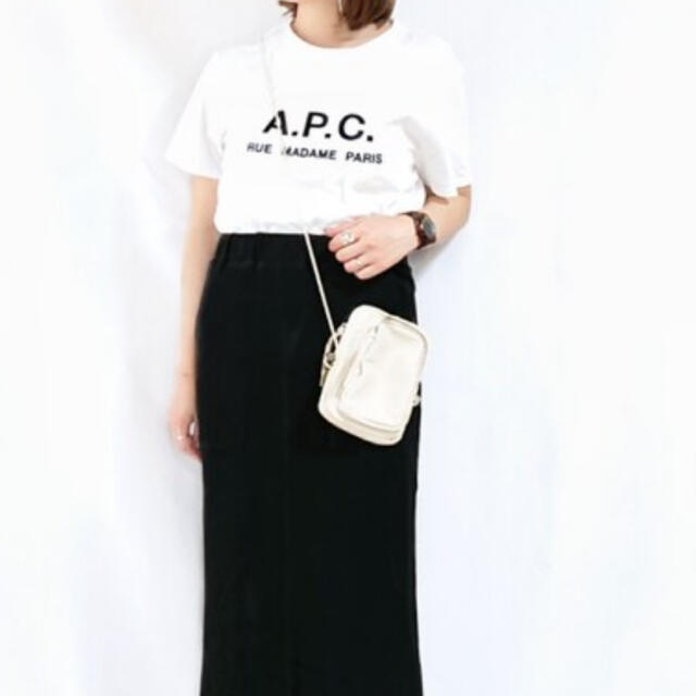 A.P.C(アーペーセー)のAPC アーペーセー ロゴ 刺繍Tシャツ レディースのトップス(Tシャツ(半袖/袖なし))の商品写真