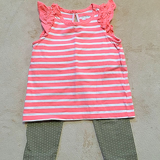 babyGAP(ベビーギャップ)のbaby gap 90cm チュニックとレギンスセット 値下げ中 キッズ/ベビー/マタニティのキッズ服女の子用(90cm~)(Tシャツ/カットソー)の商品写真