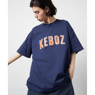keboz ケボズ　Tシャツ　コムドット　ネイビー(Tシャツ/カットソー(半袖/袖なし))
