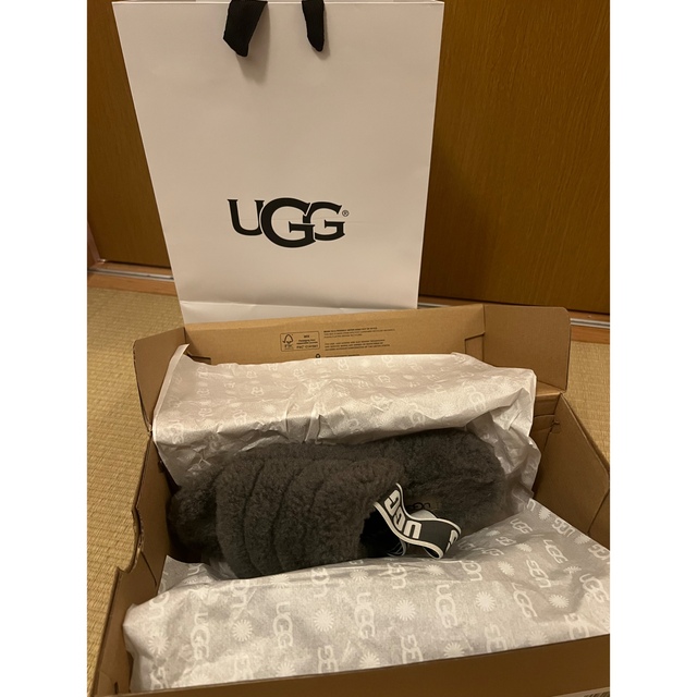 UGG ［FLUFF YEAH SLIDE］22cm期間限定値下げ！！ 2