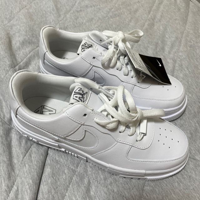 NIKE(ナイキ)のNIKE AIR FORCE 1 レディースの靴/シューズ(スニーカー)の商品写真