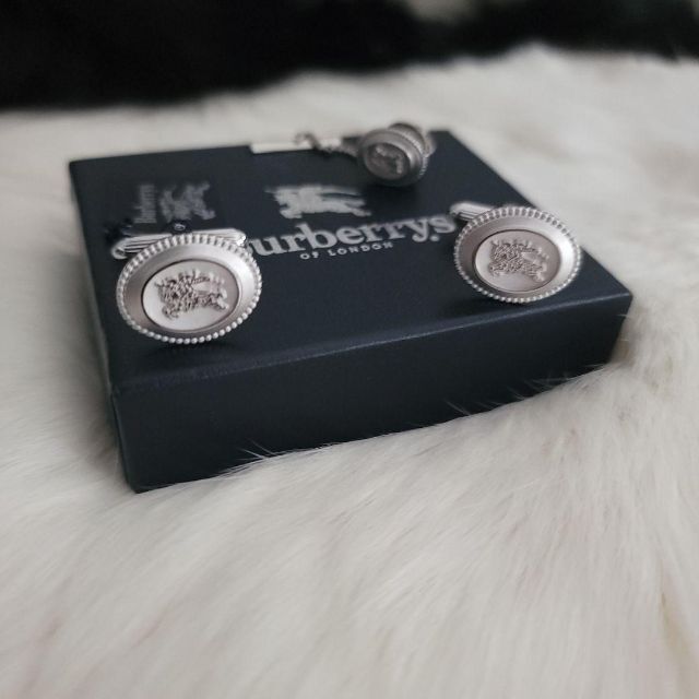 新品 バーバリーズ カフス ピンの3点セット シルバー BURBERRY 新品 バーバリーズ カフス ピンの3点セット シルバー BURBERRY