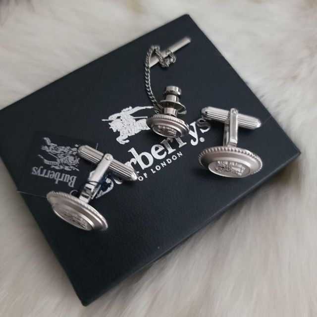 新品 バーバリーズ カフス ピンの3点セット シルバー BURBERRY 新品 バーバリーズ カフス ピンの3点セット シルバー BURBERRY
