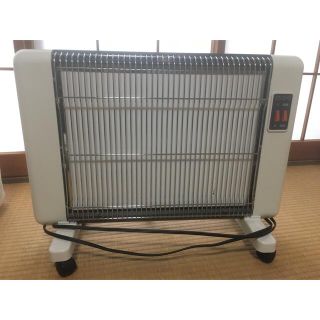 【送料込み価格】サンラメラ600w ホワイト　専用カバー付き。(電気ヒーター)