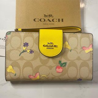 コーチ(COACH)の【新品-未使用】COACH  ライトカーキ×レトロイエロー  ベジー プリント(財布)