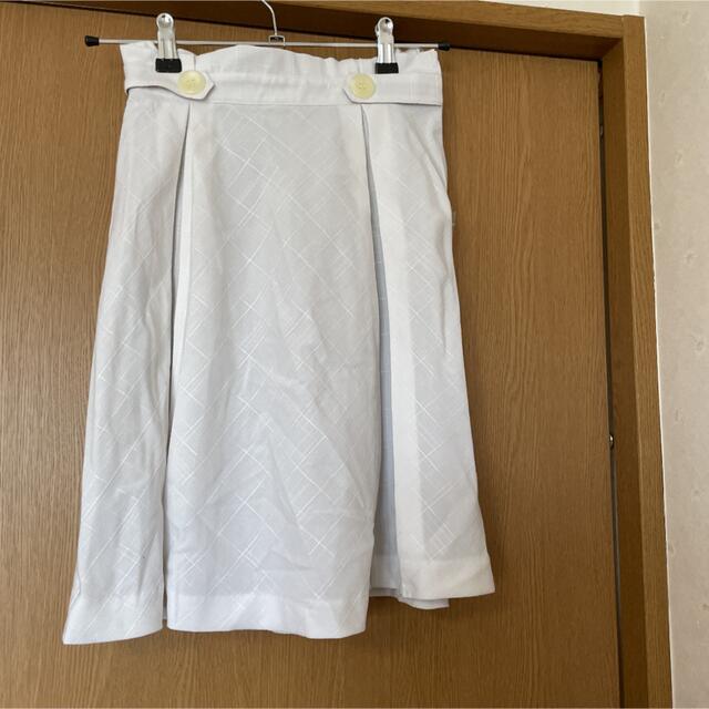 amelier MAJESTIC LEGON(アメリエルマジェスティックレゴン)の白　スカート レディースのスカート(ひざ丈スカート)の商品写真