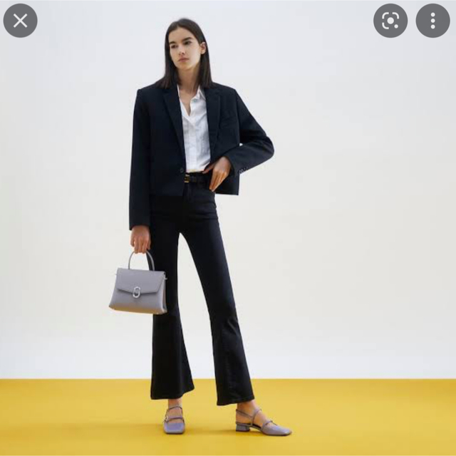 Charles and Keith(チャールズアンドキース)のチャールズアンドキース　ストーンエンベリッシュド フロントフラップバッグ レディースのバッグ(ハンドバッグ)の商品写真