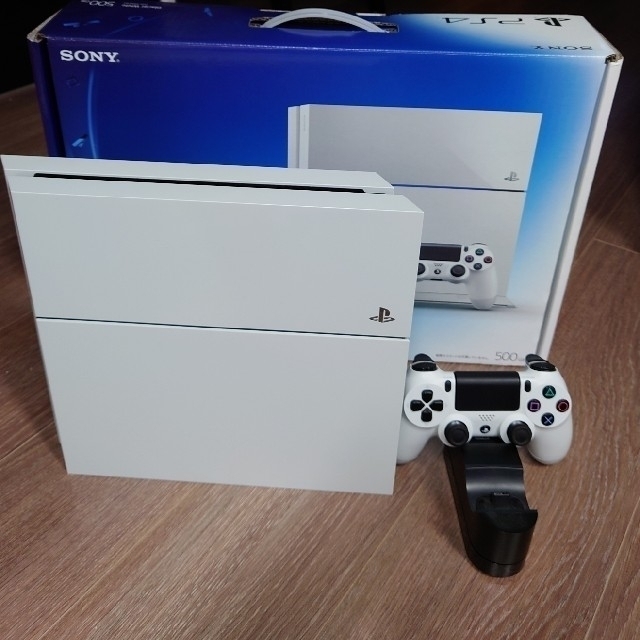 PlayStation4(プレイステーション4)のSONY PlayStation4 本体 CUH-1100AB02 エンタメ/ホビーのゲームソフト/ゲーム機本体(家庭用ゲーム機本体)の商品写真