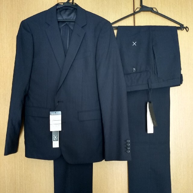 THE SUIT COMPANY(スーツカンパニー)の【未使用･未裾上】スーツカンパニー　2パンツスーツ　濃紺シャドーストライプ　L メンズのスーツ(セットアップ)の商品写真