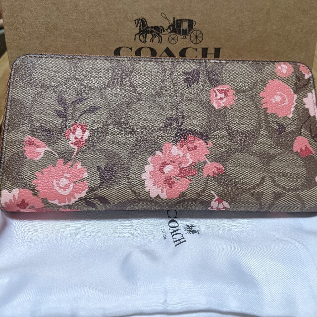 COACH(コーチ)のCOACH  長財布　シグネチャー　ピンクの花柄模様 レディースのファッション小物(財布)の商品写真
