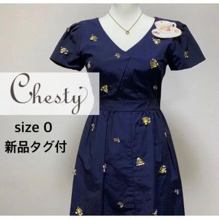 チェスティ(Chesty)の【新品タグ付】Chesty ビジュー 膝丈ワンピース ネイビー 小さいサイズ(ひざ丈ワンピース)