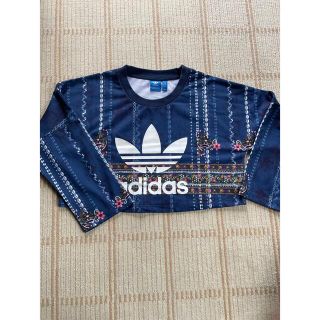 アディダス(adidas)のadidas花柄トップス(カットソー(長袖/七分))