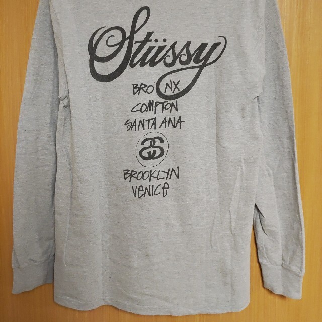 STUSSY(ステューシー)のWORLD TOUR長袖TシャツMサイズ灰色グレー黒STUSSY大都市ロンＴ メンズのトップス(Tシャツ/カットソー(七分/長袖))の商品写真
