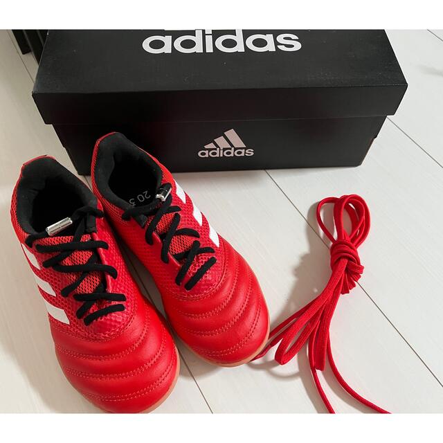 adidas(アディダス)のアディダス　キッズフットサルシューズ キッズ/ベビー/マタニティのキッズ靴/シューズ(15cm~)(スニーカー)の商品写真