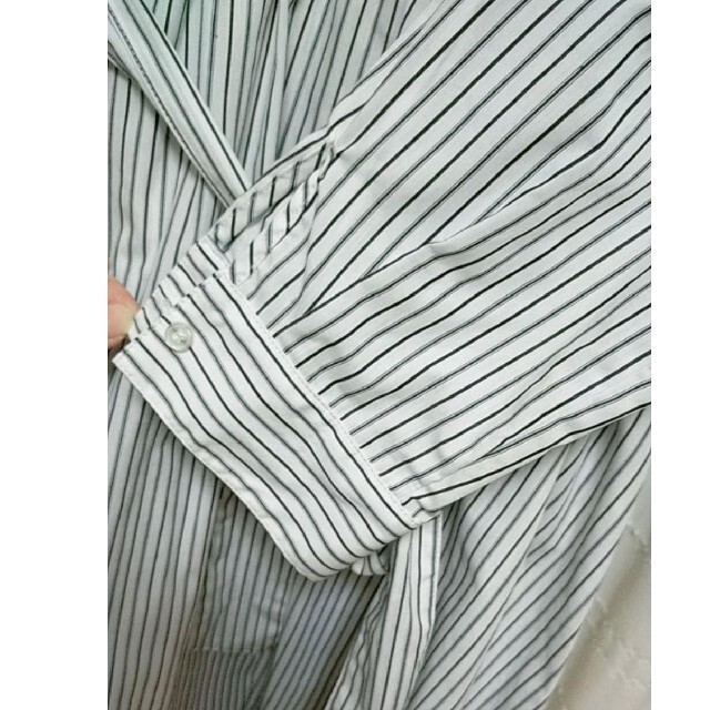 GU(ジーユー)の送料無料GU XLサイズ長袖ストライプウエストリボンワンピースホワイトシャツ綺麗 レディースのワンピース(ひざ丈ワンピース)の商品写真