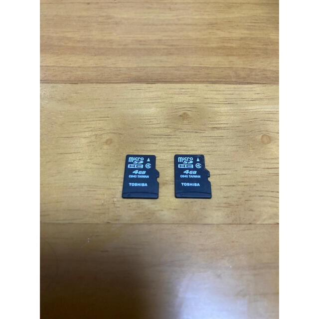 東芝(トウシバ)のmicroSD 4GB 2枚セット スマホ/家電/カメラのスマートフォン/携帯電話(その他)の商品写真