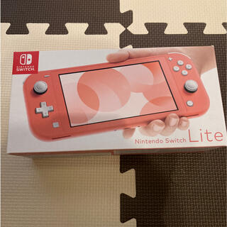 ニンテンドースイッチ(Nintendo Switch)のスイッチライト　本体　コーラル　美品　switch lite(家庭用ゲーム機本体)