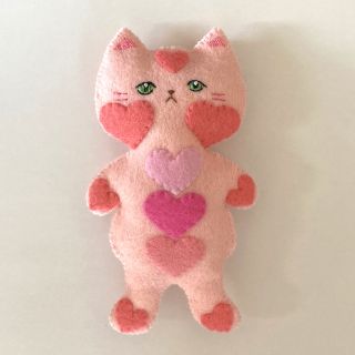 184 ハートでいっぱい猫さんの刺繍ブローチ(コサージュ/ブローチ)