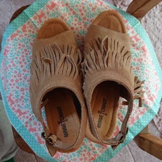 ミネトンカ(Minnetonka)の最終価格です♥MINNETONKA、ウェッジフリンジサンダル(サンダル)