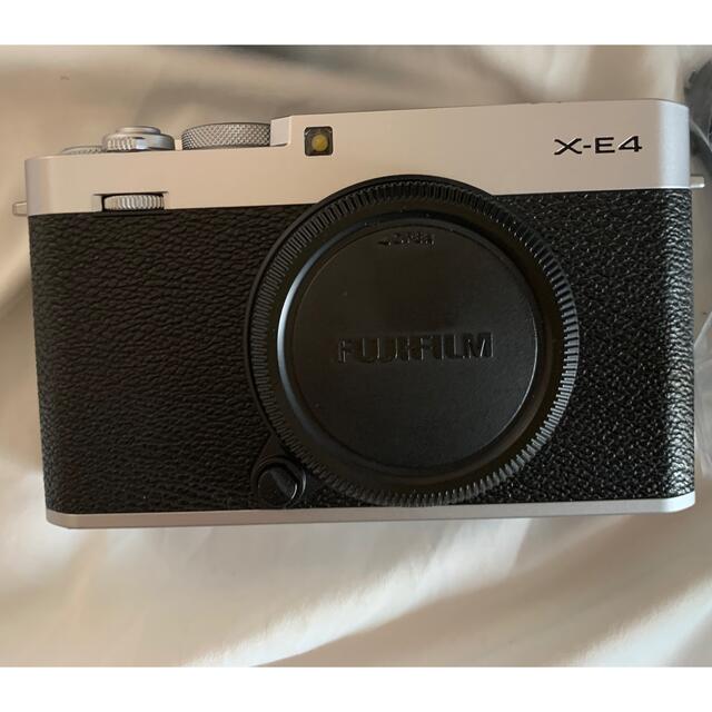 富士フイルム(フジフイルム)のFUJIFILM X-e4 スマホ/家電/カメラのカメラ(ミラーレス一眼)の商品写真