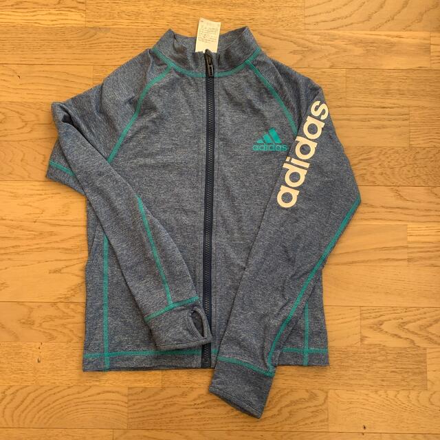 adidas(アディダス)のラッシュガード　　adidas アディダス　150 キッズ/ベビー/マタニティのキッズ服男の子用(90cm~)(水着)の商品写真