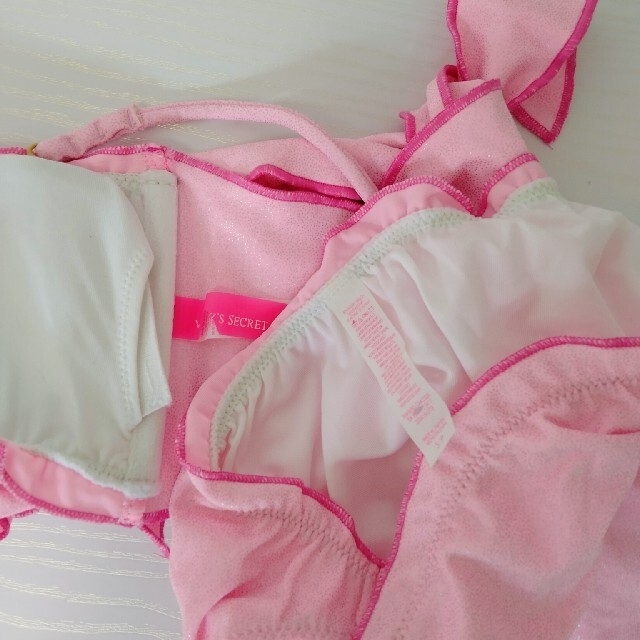 Victoria's Secret(ヴィクトリアズシークレット)のVS　バンドゥビキニ　ピンクラメ　リボン レディースの水着/浴衣(水着)の商品写真